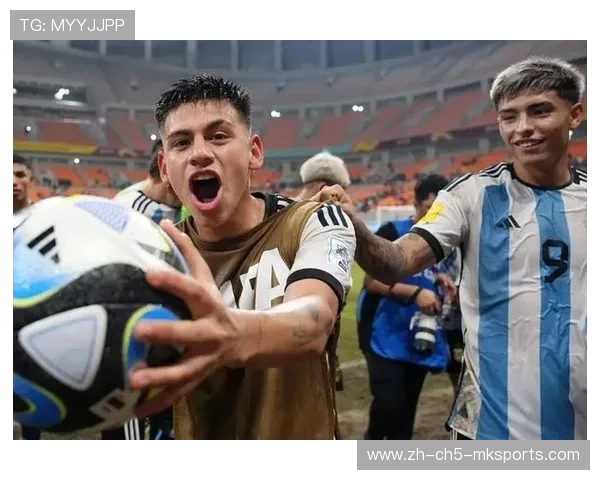 曼城签下19岁阿根廷边锋埃切维里,双方签署六年长约 曼城签下19岁阿根廷边锋埃切维里,双方签署六年长约