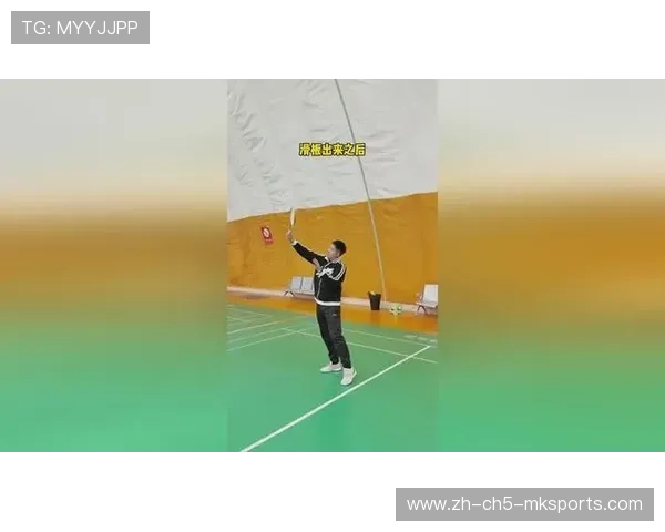 羽毛球后场吊球神准无比：成为比赛中的制胜法宝
